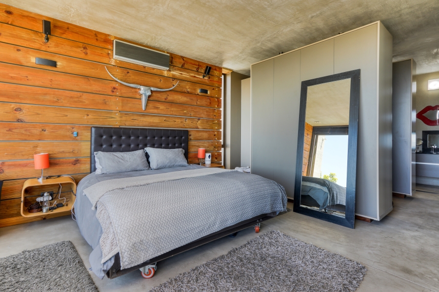 5 Bedroom Property for Sale in Green Point Western Cape
